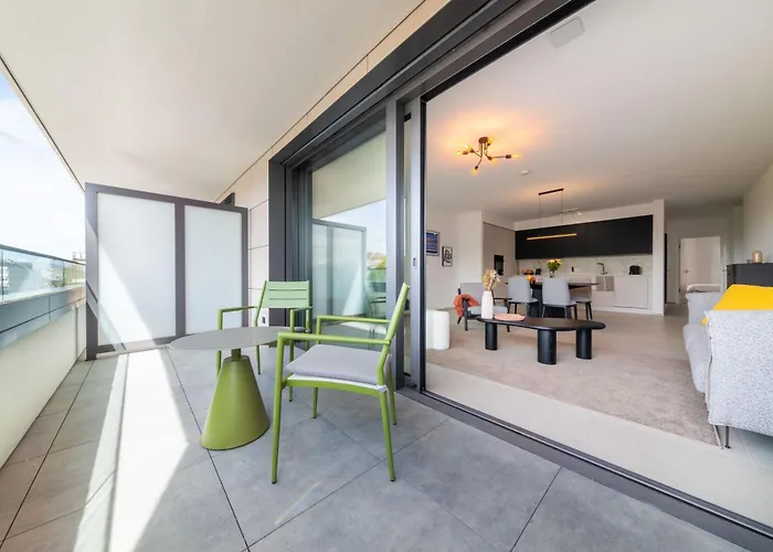 Halternative Renaissance Apartment *